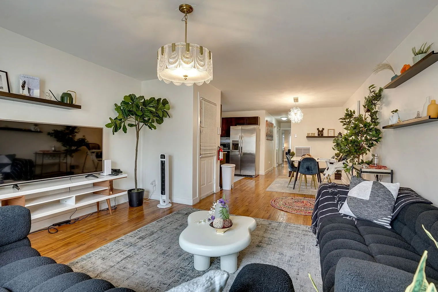 3 bed, 2.0 bath, 1797 sqft, $7,806 — Photo 3