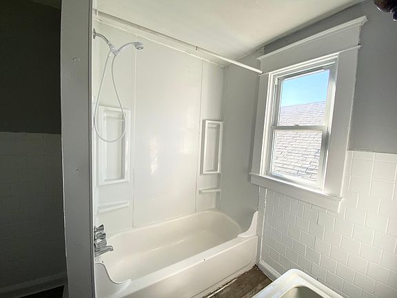 2nd image of 108 Selkirk St #2