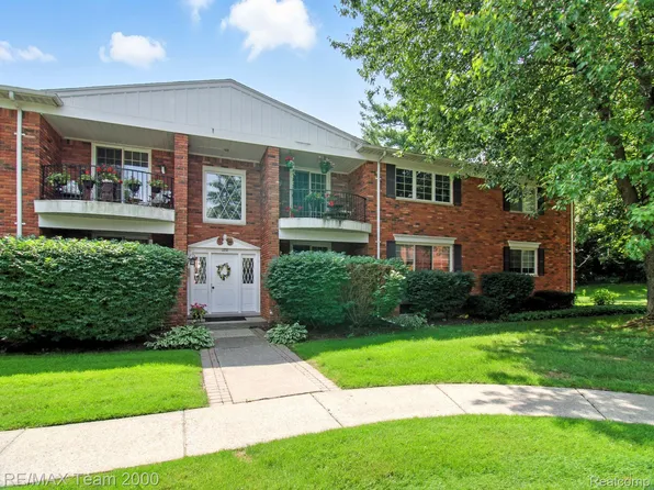1711 Huntingwood Ln, Bloomfield Hills, MI 48304