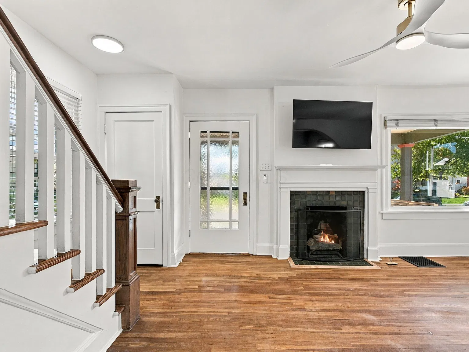 3 bed, 2.5 bath, 1744 sqft, $3,300 — Photo 4