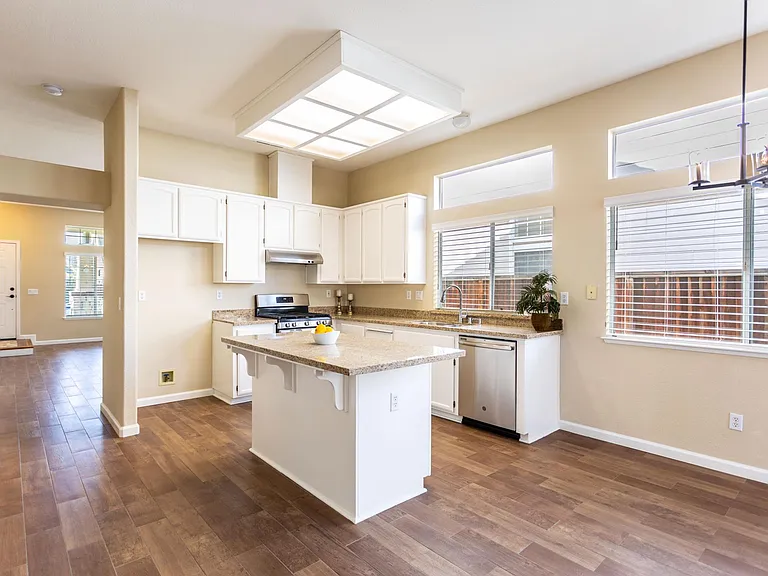 1040 Dellwood Ct — Photo 26
