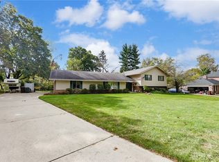 106 Forestview Dr, Dayton, OH 45459