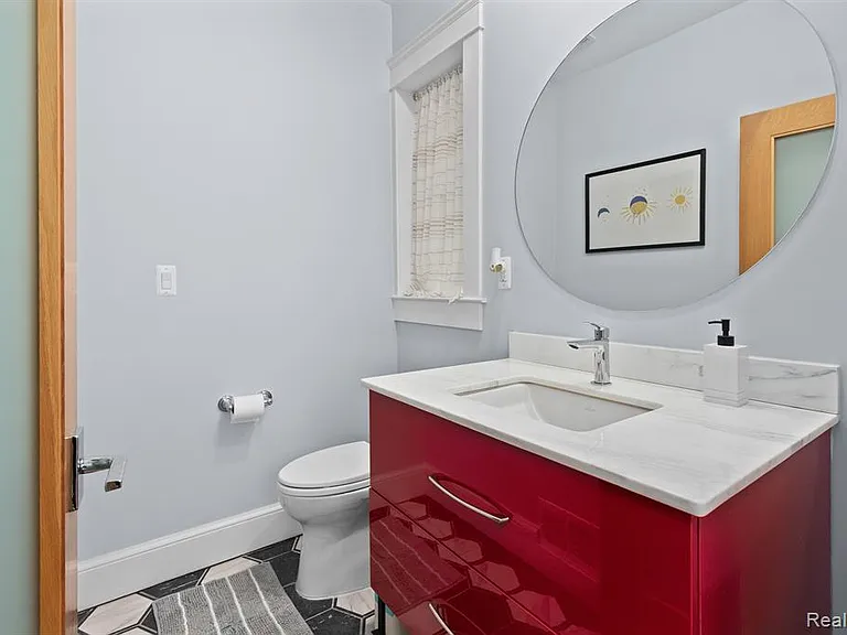 370 E Grand Blvd — Photo 11