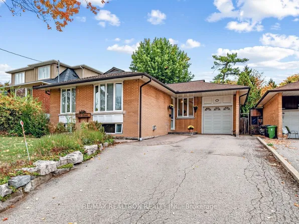 25 Massingham Rd, Toronto, ON M9B 5T5