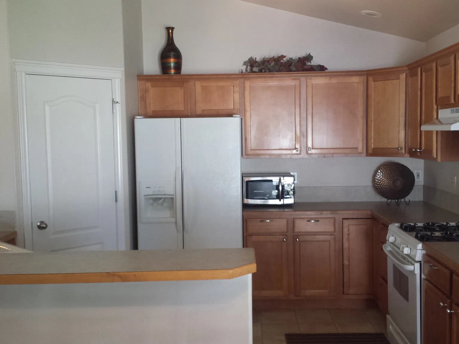 3 bed, 1355 sqft, $2,200 — Photo 3