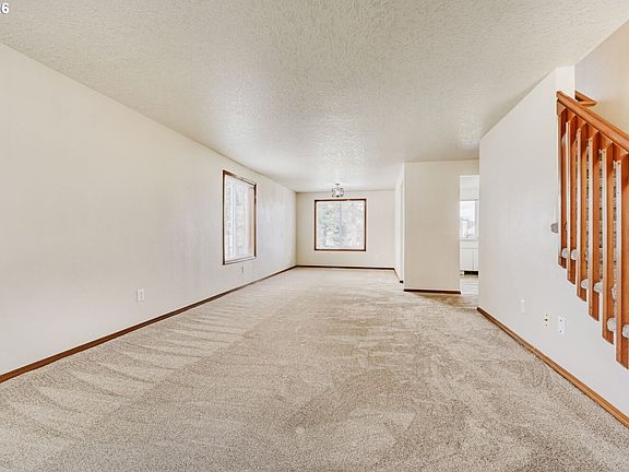 3rd image of 15917 SW Sundew Dr