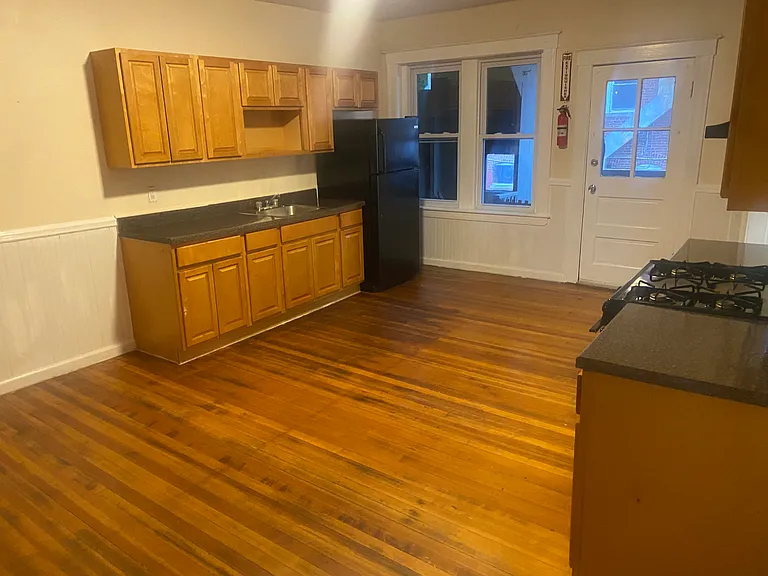 558 Church St #3 — Photo 6