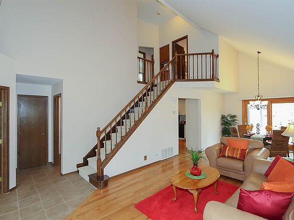 5th image of 1746 Hampshire Dr