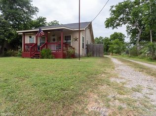 319 N Seguin, La Vernia, TX 78121