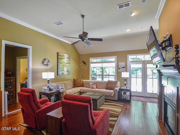 3rd image of 106 Laurel East Cv