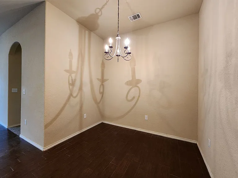 712 Creekside Cir — Photo 19