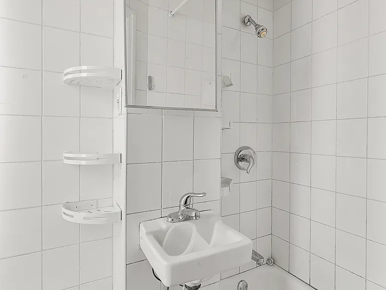124 Mott St #31 — Photo 5