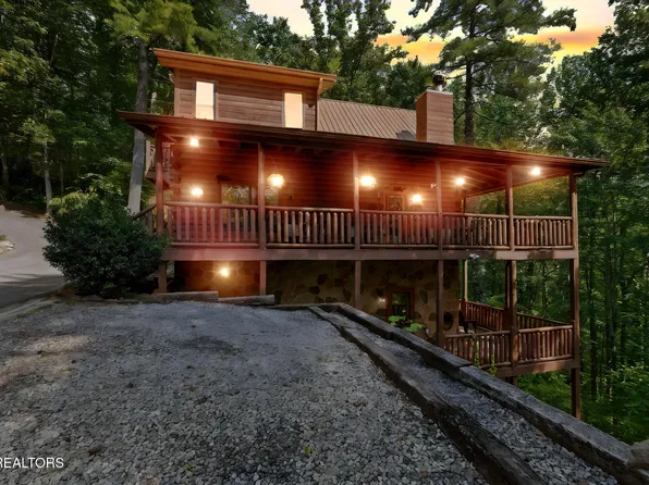 2439 Woodside Ln, Sevierville, TN 37862