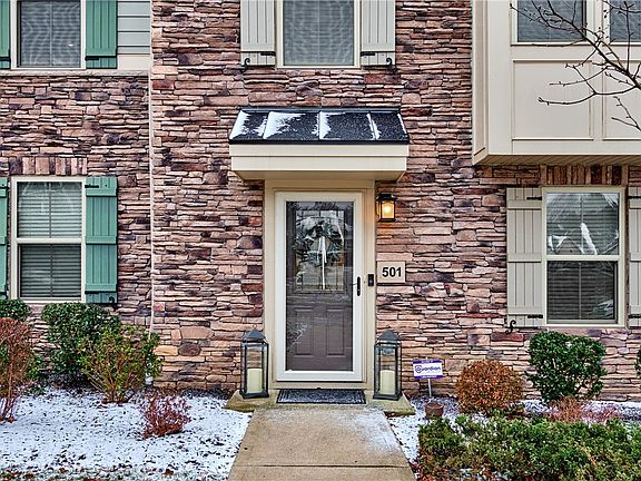 3rd image of 501 Fairmont Dr