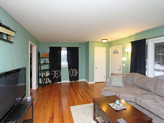 3rd image of 1349 Bretton Dr