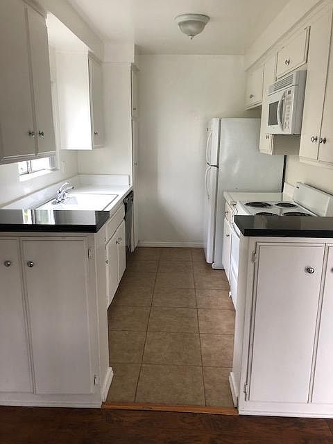2nd image of 11711 Mayfield Ave APT 4