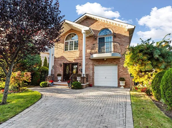 15017 9th Ave, Whitestone, NY 11357