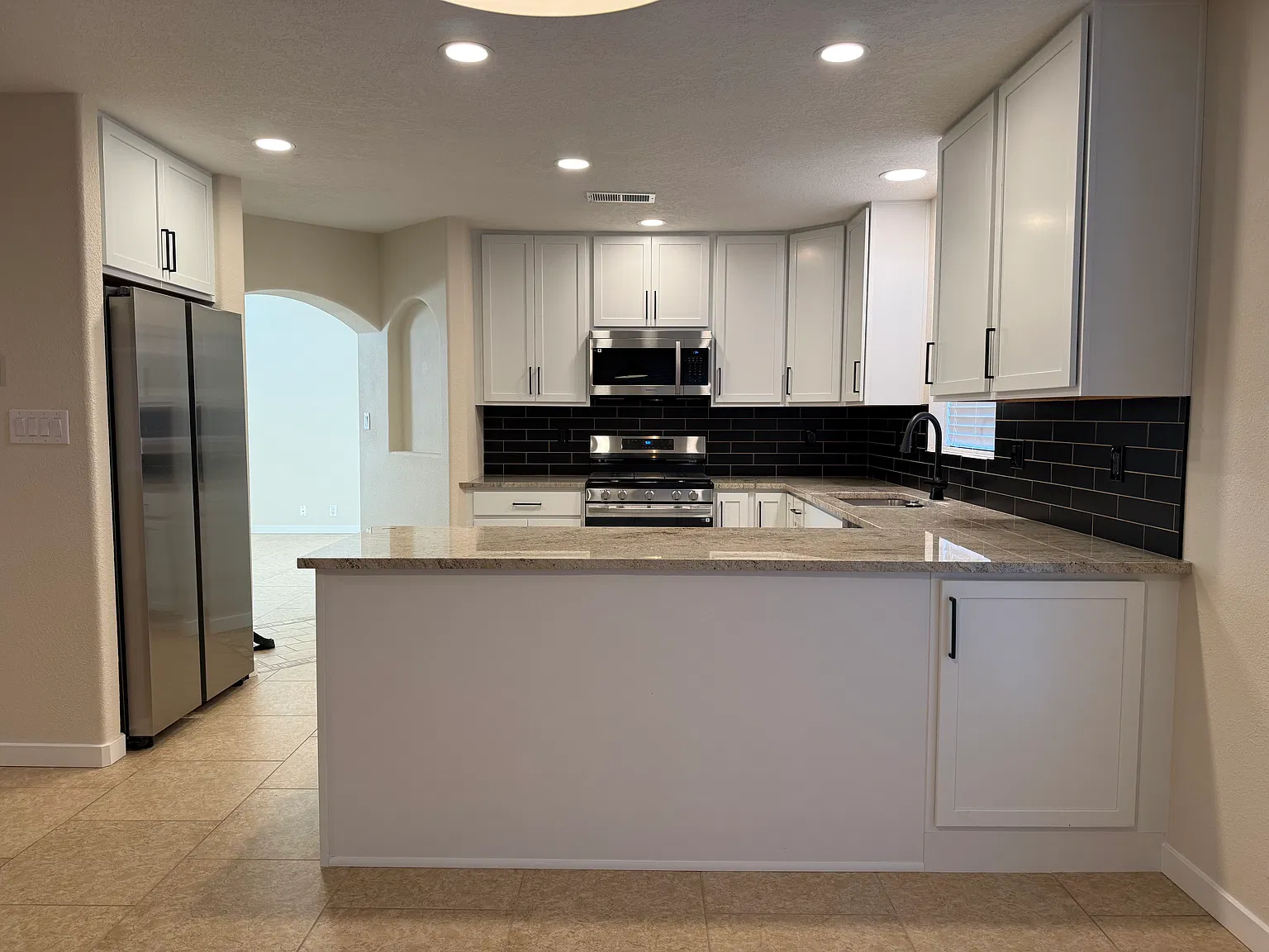 3 bed, 2.5 bath, 1659 sqft, $2,200 — Photo 4