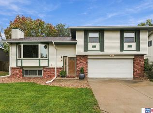 5221 English Dr, Lincoln, NE 68516