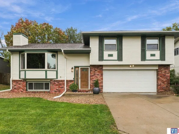 5221 English Dr, Lincoln, NE 68516