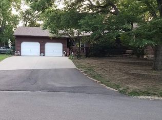 16325 Rim Rock Ter, Wamego, KS 66547