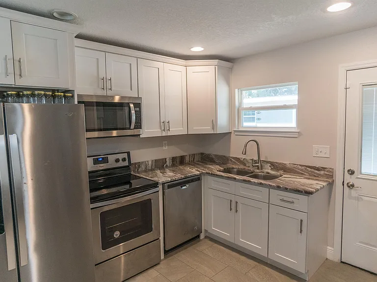 1517 N Grandview St #1 — Photo 8