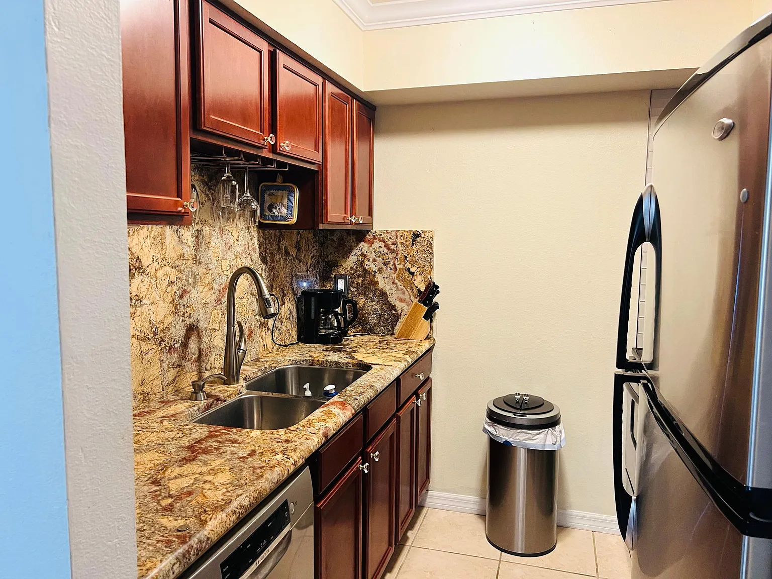 406 W Azeele St — Photo 4