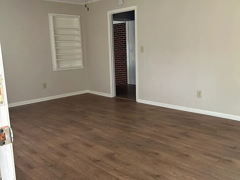 621 Miller St — Photo 10