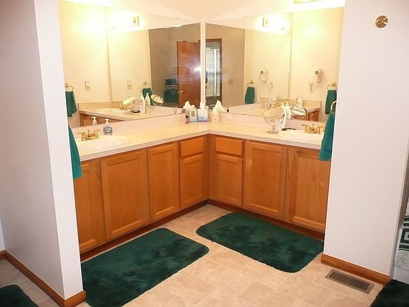 5th image of 3659 W Bay Cir