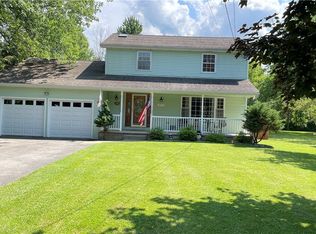 371 Oak St, Youngstown, NY 14174