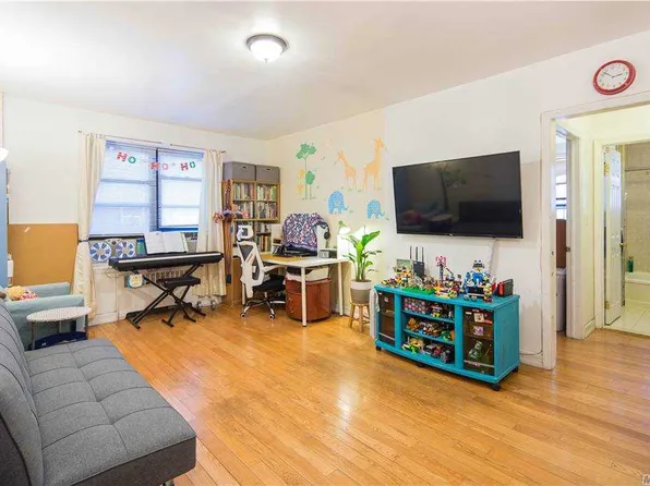 44-16 Macnish St APT 5F, Queens, NY 11373