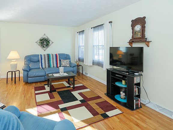 3rd image of 7247 Rockford St