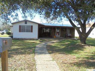 608 Henrietta St, Yoakum, TX 77995