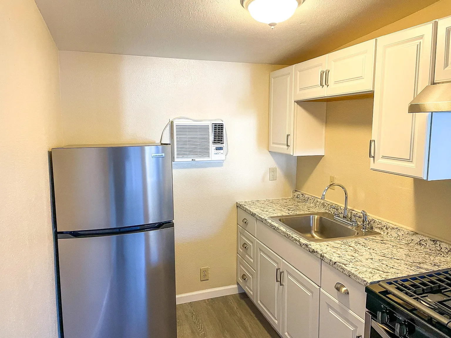 Studio, 350 sqft, $1,699 — Photo 4