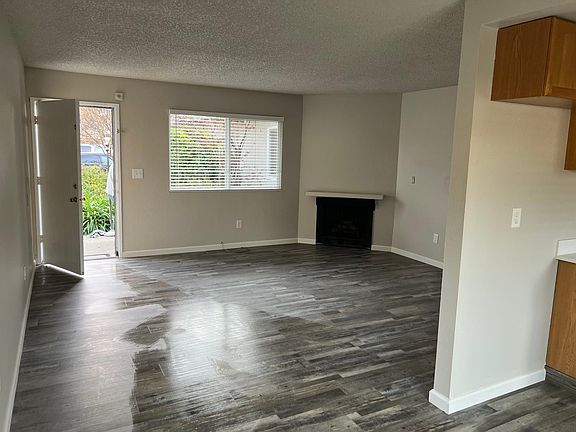3rd image of 3405 Sherwood Ave Unit 2