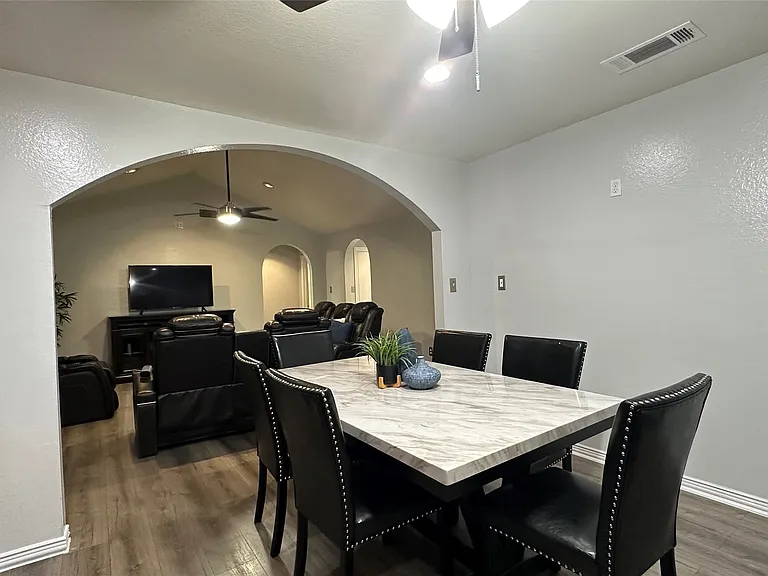 13731 Biggs St — Photo 7