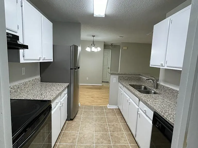 119 Granville Ct — Photo 11