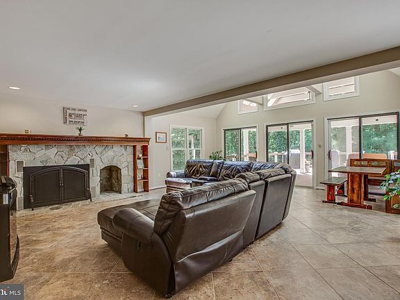 3rd image of 5767 Laurel Glen Ct