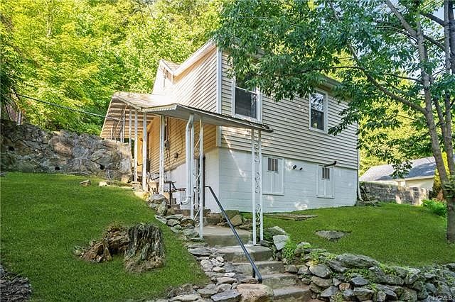 1st image of 61 Beekman Dr