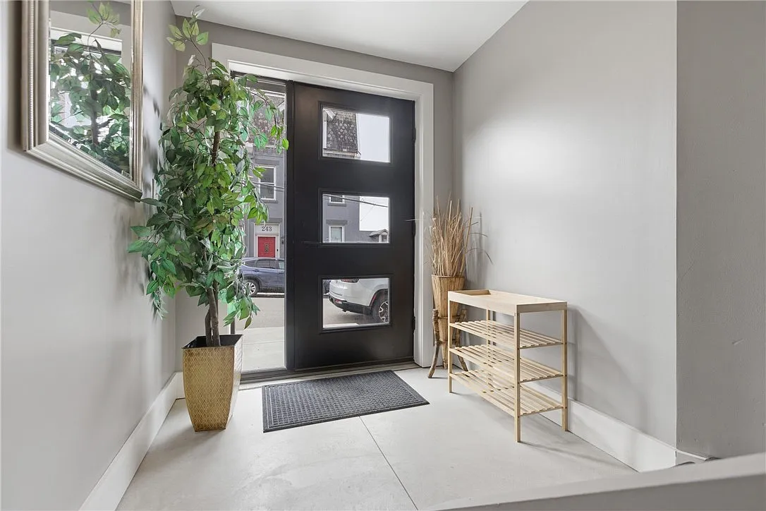 3 bed, 2.5 bath, 1849 sqft, $5,000 — Photo 4