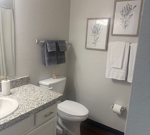 1 bedroom model bathroom