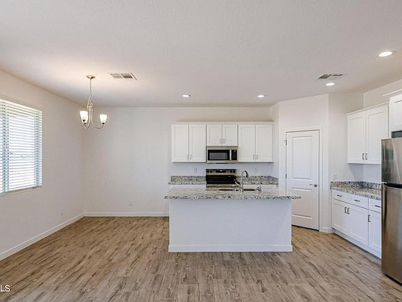 5th image of 1016 E ARROYO Road