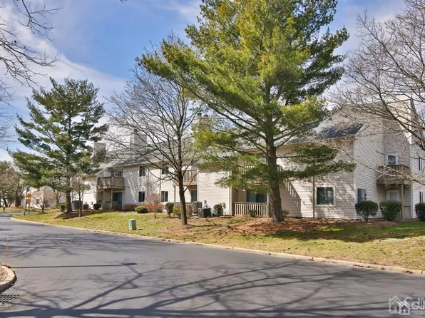 2306 Aspen Dr, Plainsboro, NJ 08536
