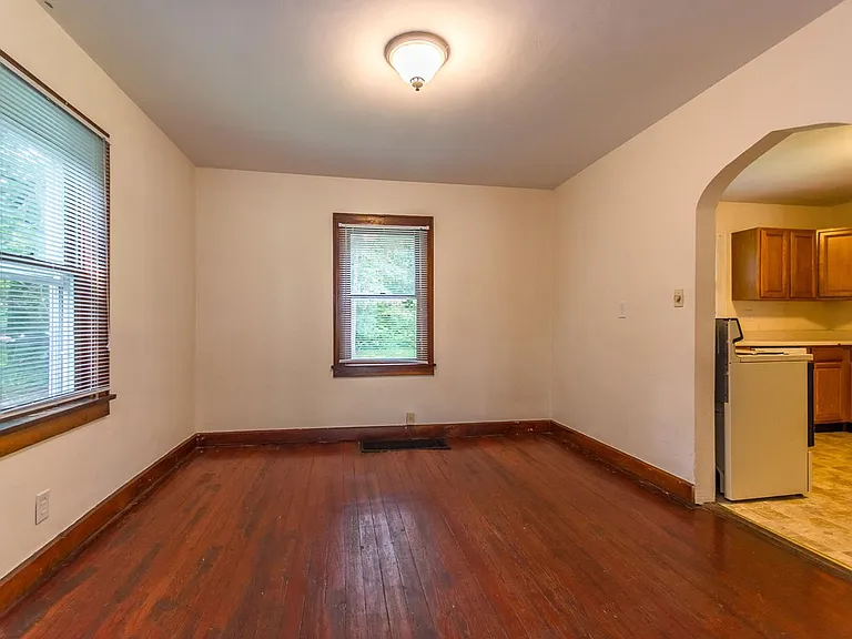 311 N Jefferson St — Photo 10