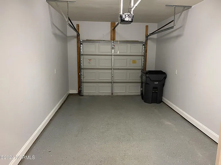 411 Avenshire Ct — Photo 18