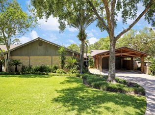 130 Lazywood Ln, Seabrook, TX 77586