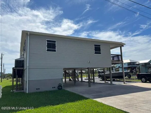 4003 Kyushu St, Bay Saint Louis, MS 39520