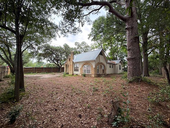 3rd image of 501 Ridgelea Ave