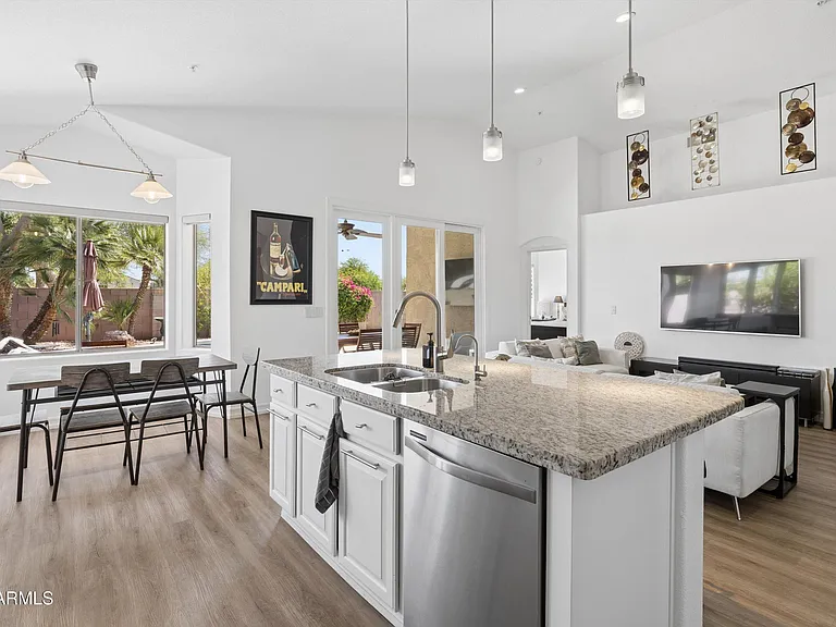 9647 E Ludlow Dr — Photo 11