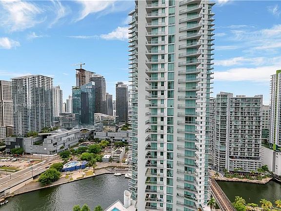 4th image of 90 SW 3rd St APT 3211